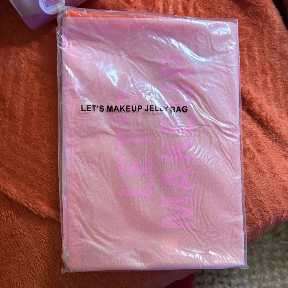 Cosmetic Bag-Eyebrow Kit-Makeup Brushes & Covers-Back Scrubber-Mini Sewing Kit. - Picture 3 of 16